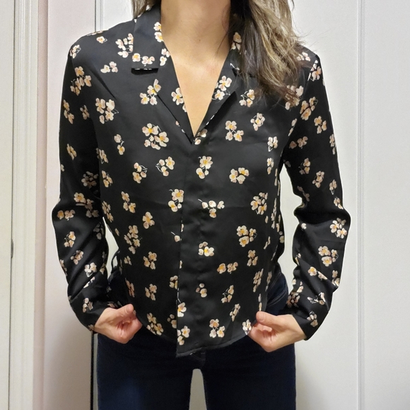 Dynamite Cropped Floral Silky Cherry Blossom Blouse - Picture 2 of 9